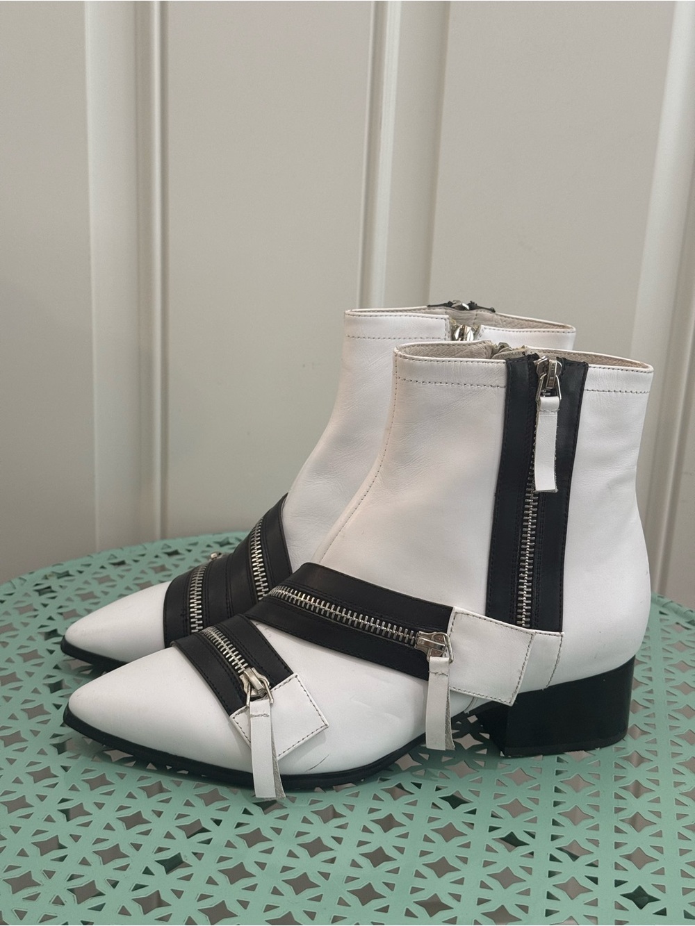 NWOT Jeffrey Campbell Olaf White Leather Boots w/Black Zippers - 8